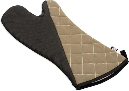 Oven mitt with temperature protection and ambidextrous grip