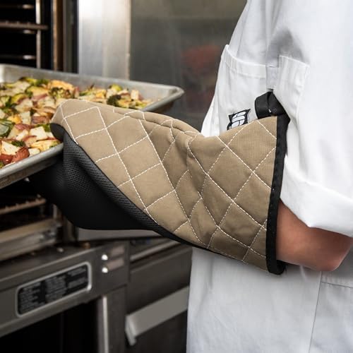 Oven mitt with temperature protection and ambidextrous grip