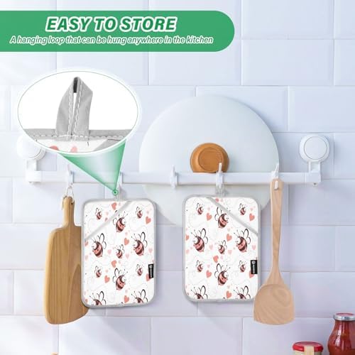 Cute Bee in Love Hearts Heat-Resistant Potholders 2-Pack