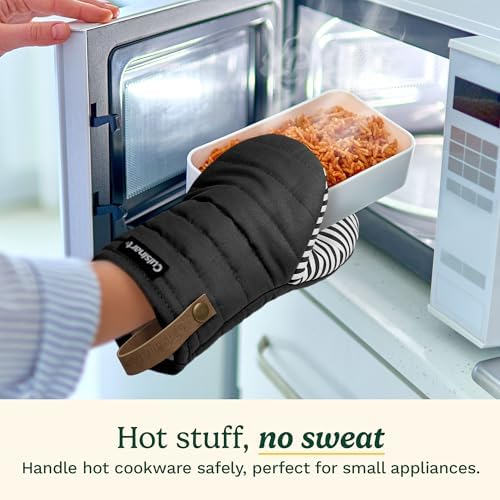 Keep hands safe with the Cuisinart Mini Oven Mitts