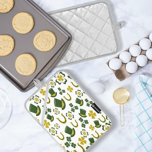 St Patricks Heat-Resistant Oven Mitt Set of 2