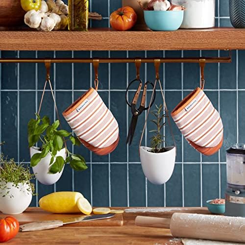 Oven mitts that keep your hands safe