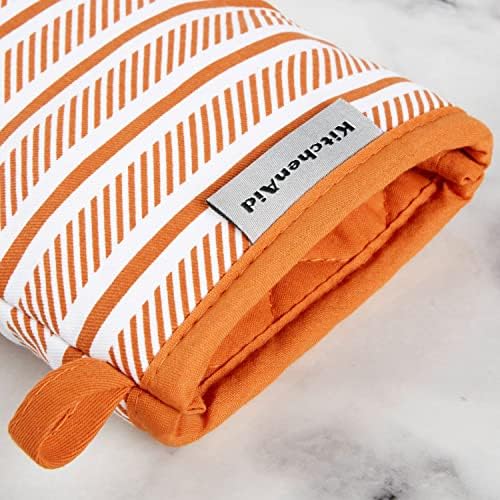 Oven mitts that keep your hands safe