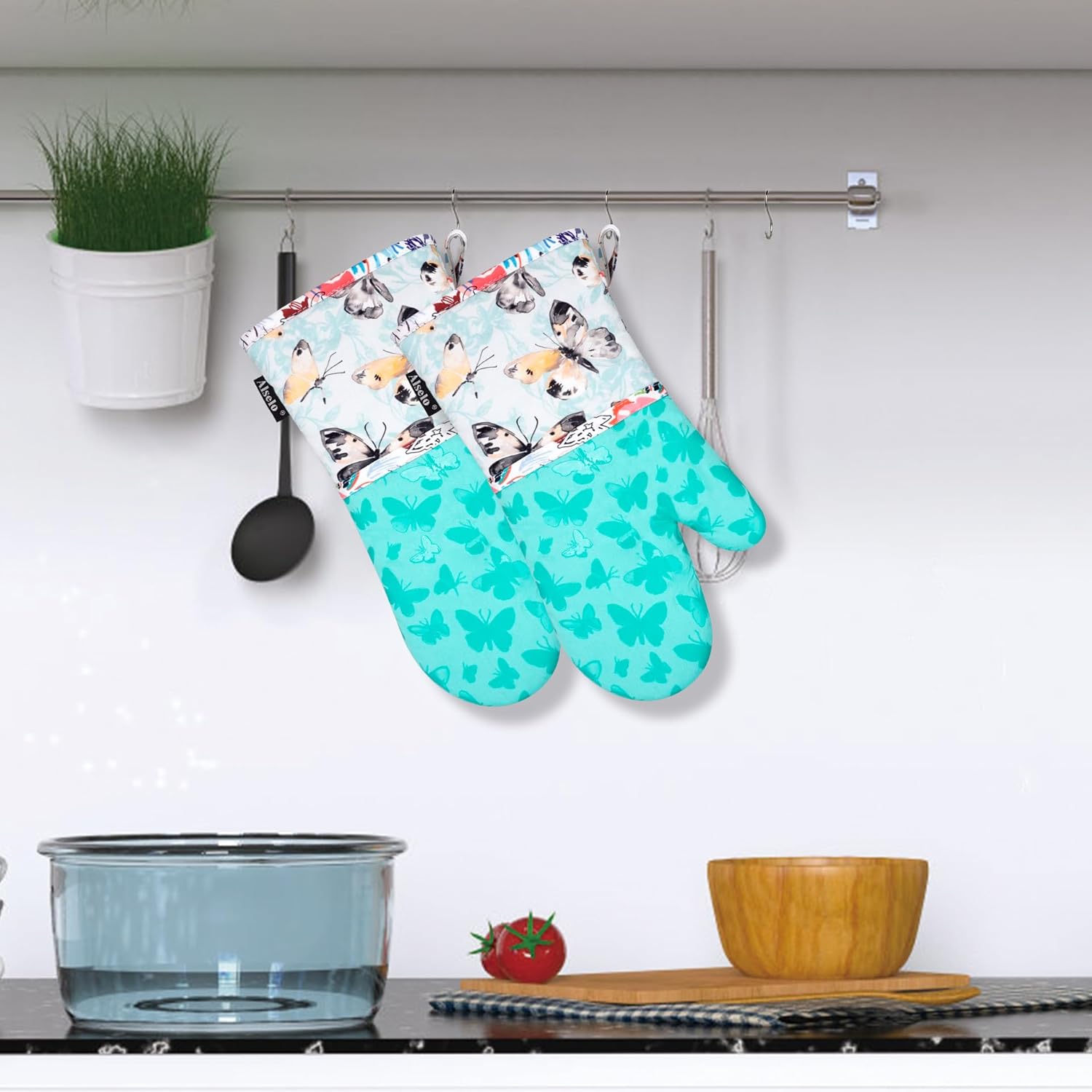 Heat-Resistant Oven Mitts with Anti-Slip Quilted Linings