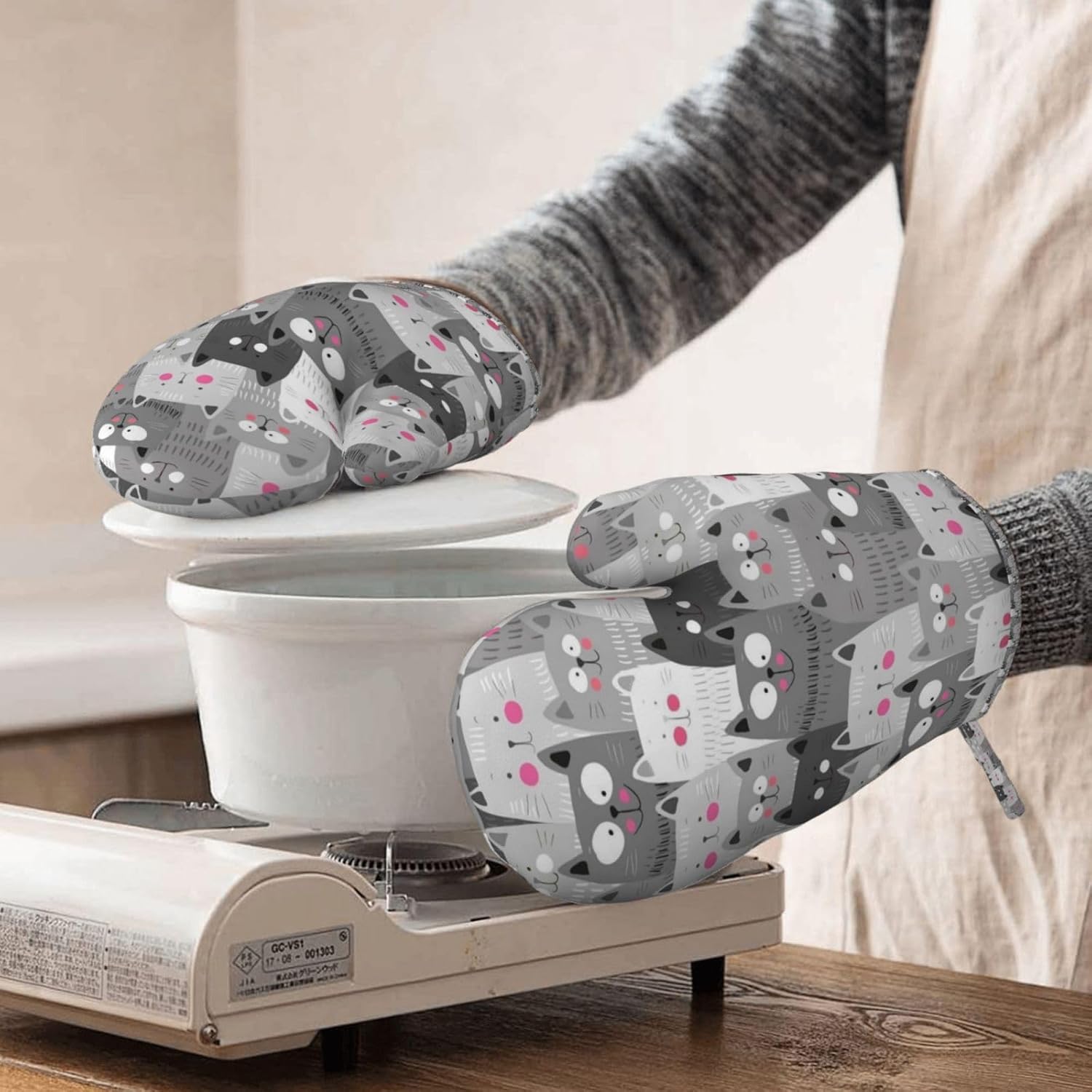 Ouqiuwa Hipster Cartoon Cute Cat Kitten Gray Oven Mitts Set of 2