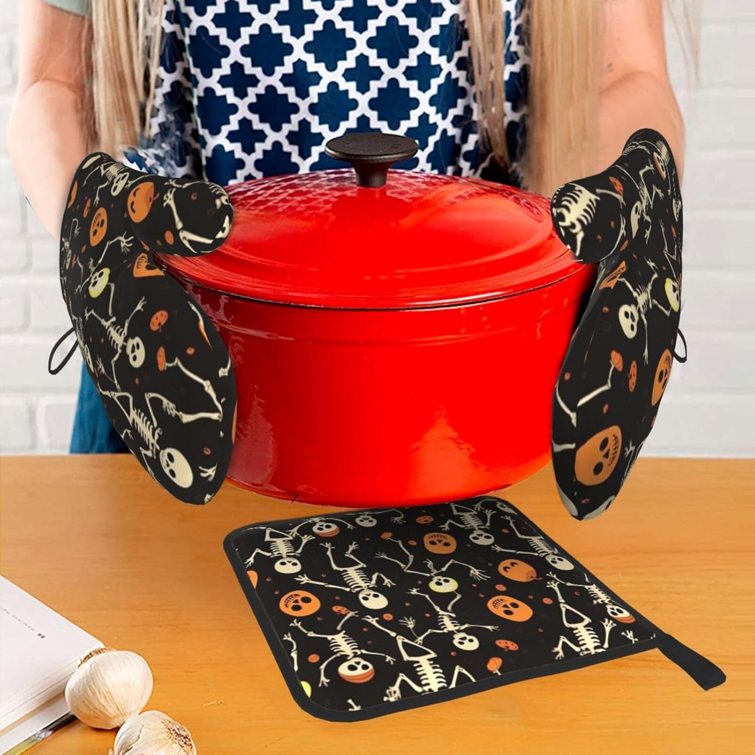 Funny Skull Halloween Oven Mitts Set - Heat-Resistant