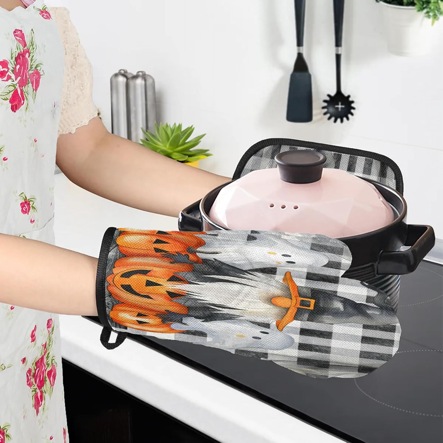 TropicalLife Halloween Pumpkin Ghost Oven Mitts 4Pcs Set