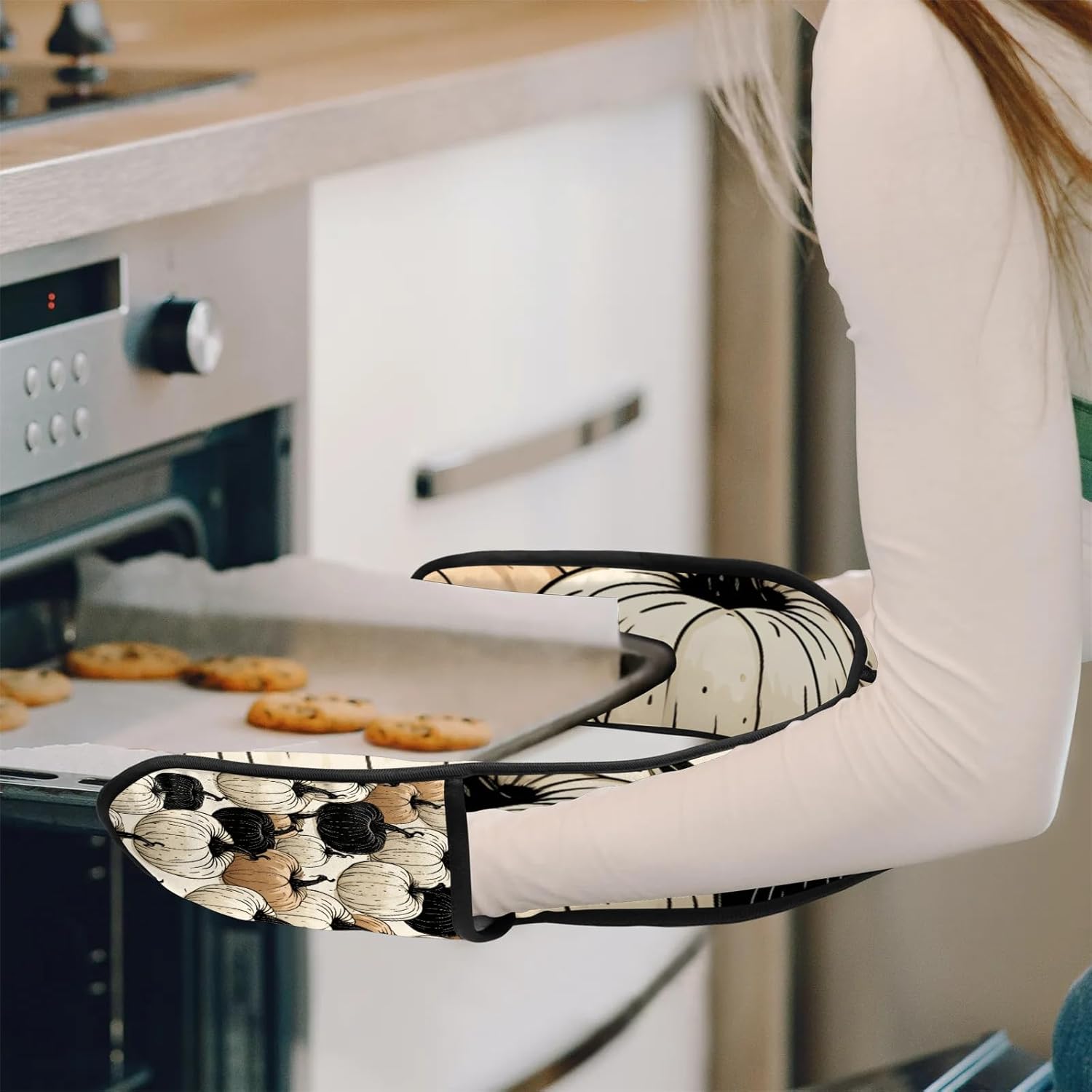 Pumpkin-Themed Halloween Oven Gloves