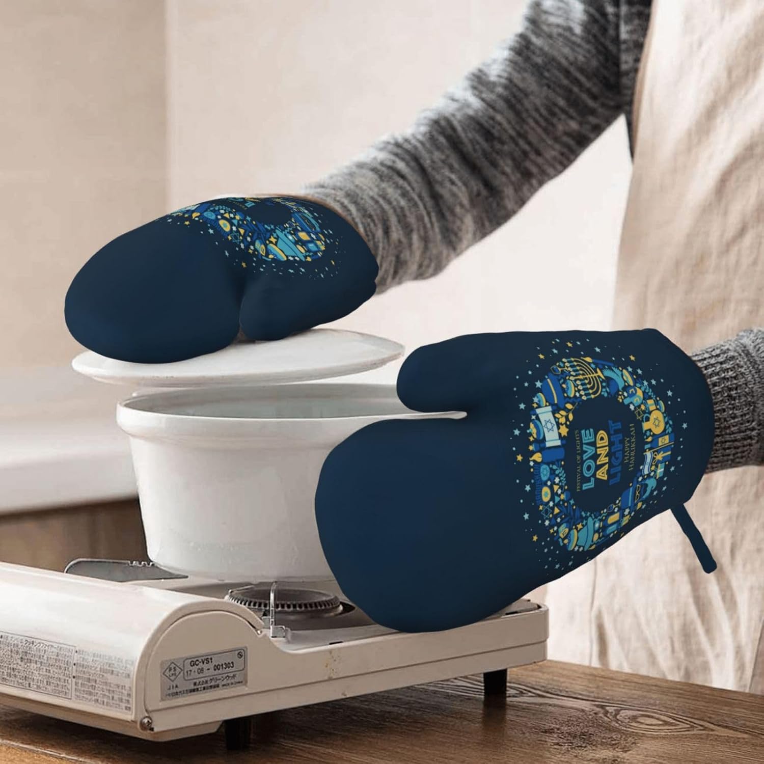 Charming Hanukkah Oven Gloves