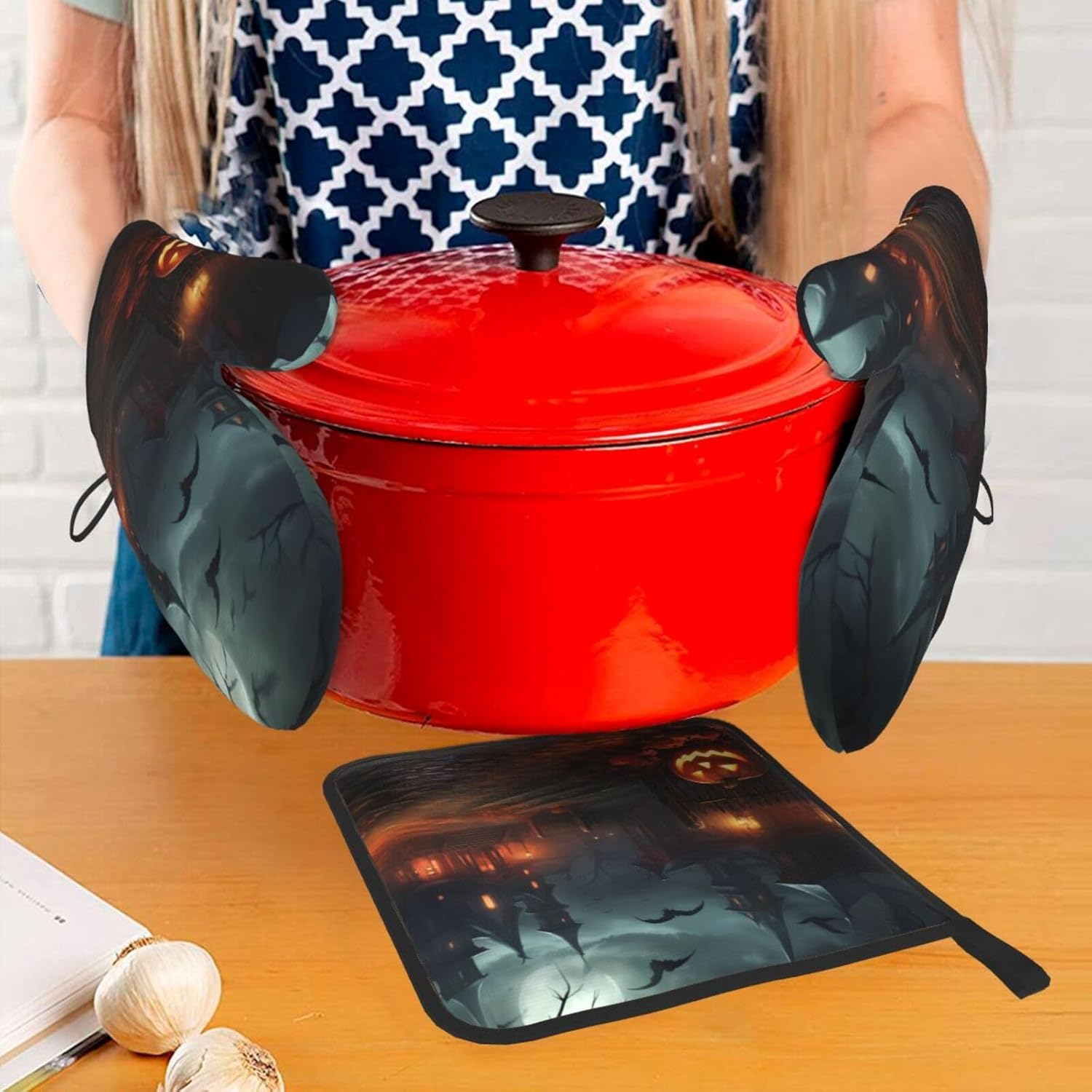 YYHHAOFA Halloween Horror Prints Oven Mitts and Pot Holders Set