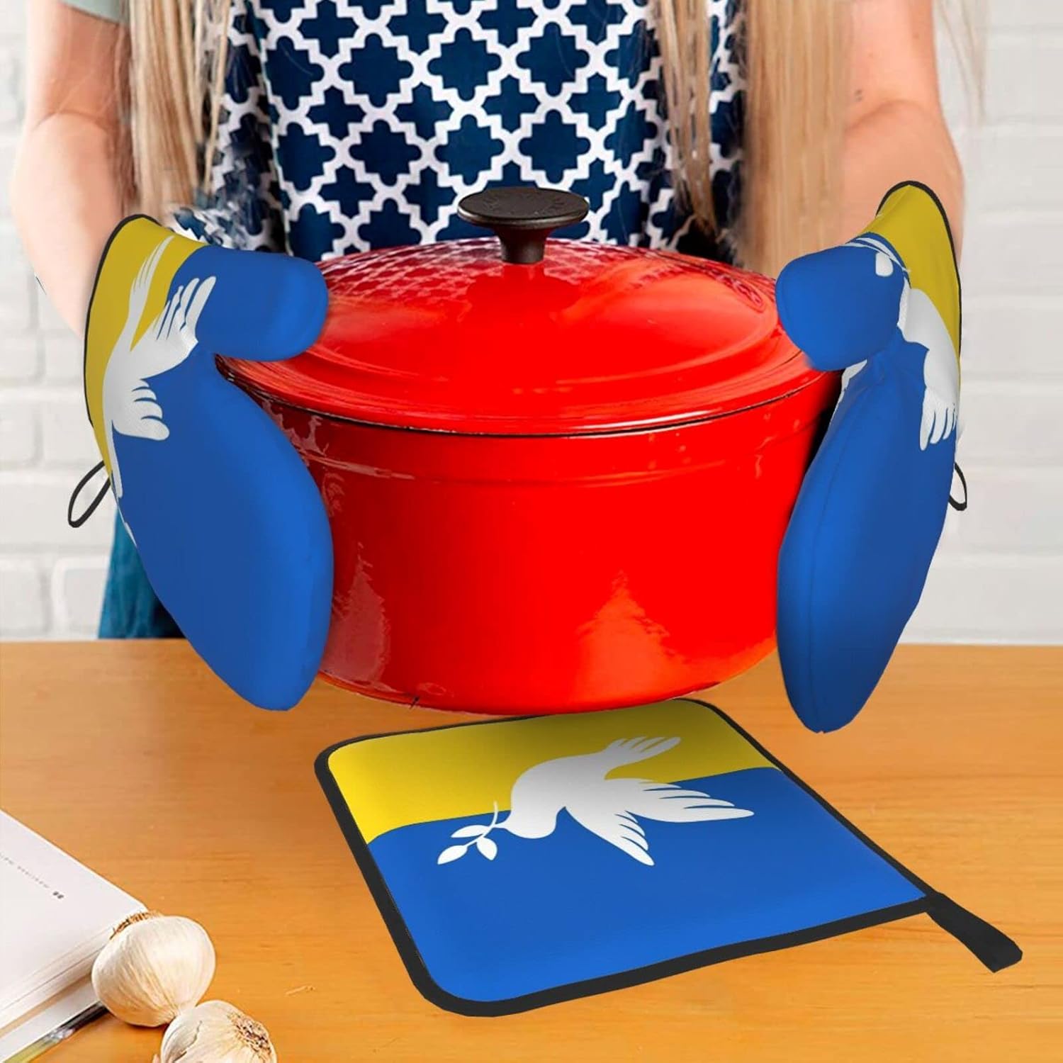 Dove Ukraine Flag Oven Mitts and Pot Holders Set