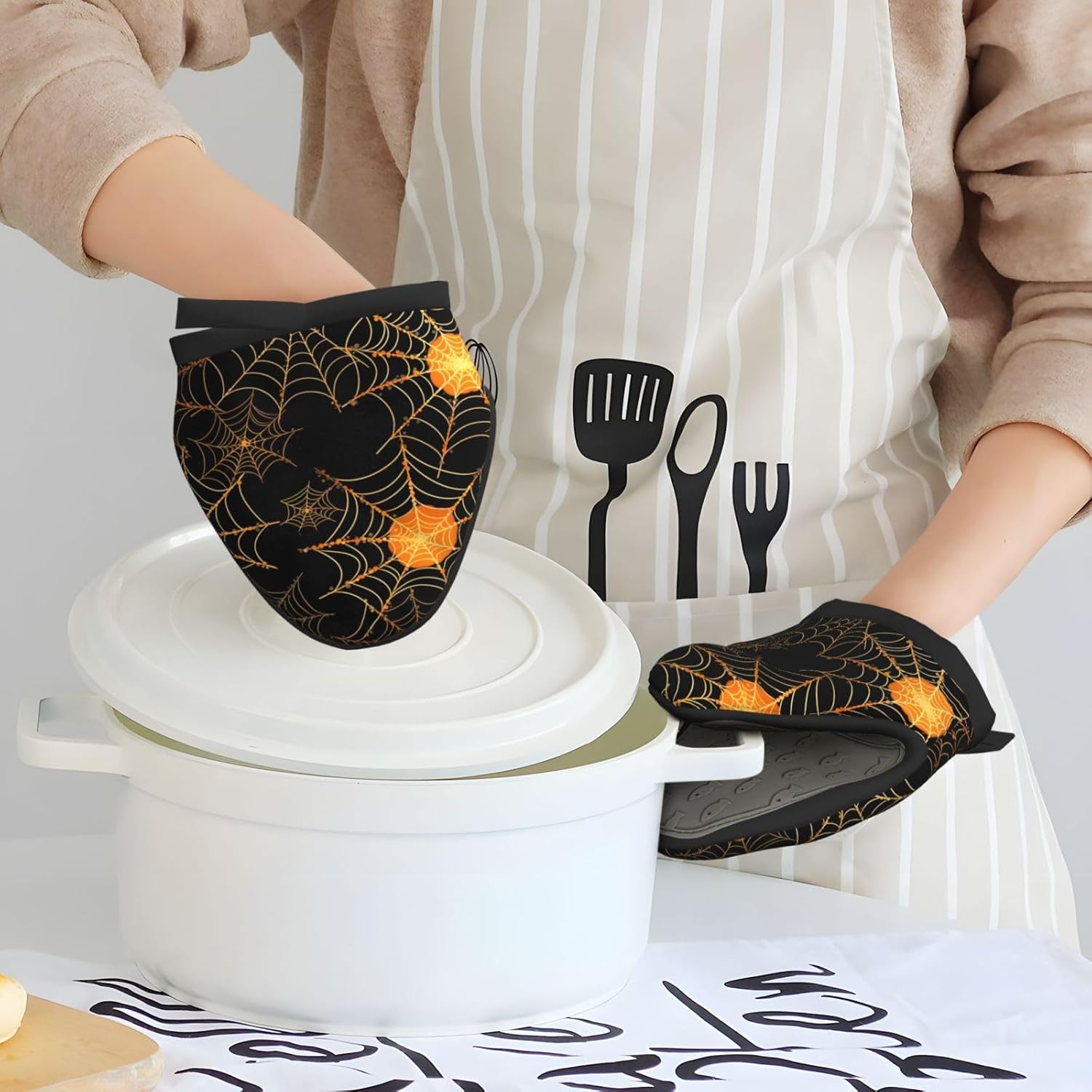 Mini Silicone Oven Mitts with Built-in Pouch for Easy Storage