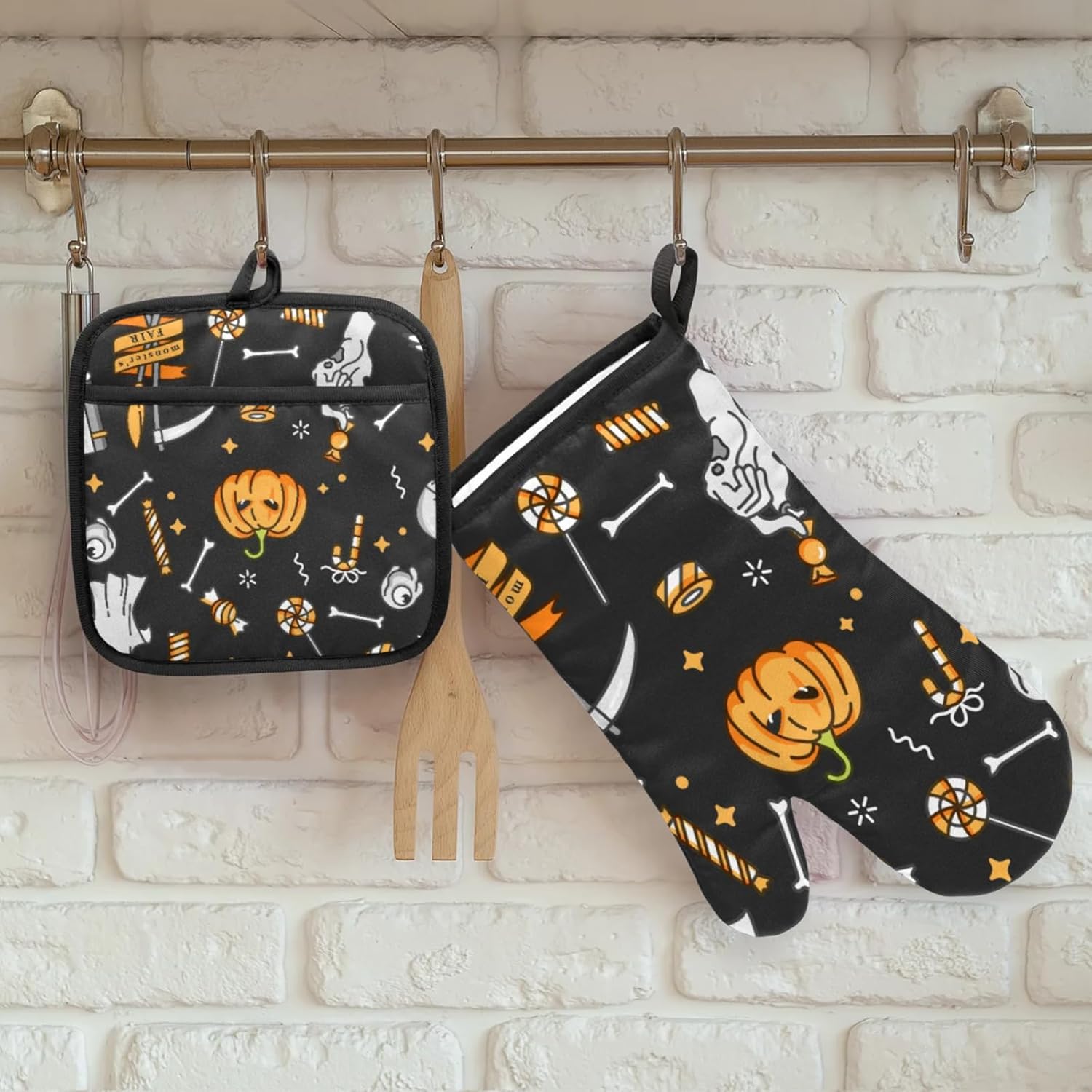 Halloween Quentins Classroom-Oven mitt and pot holder set of 2