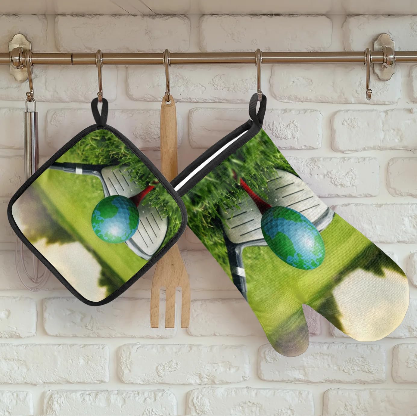Golf Sports Theme Pot Holders and Oven Mitts Set