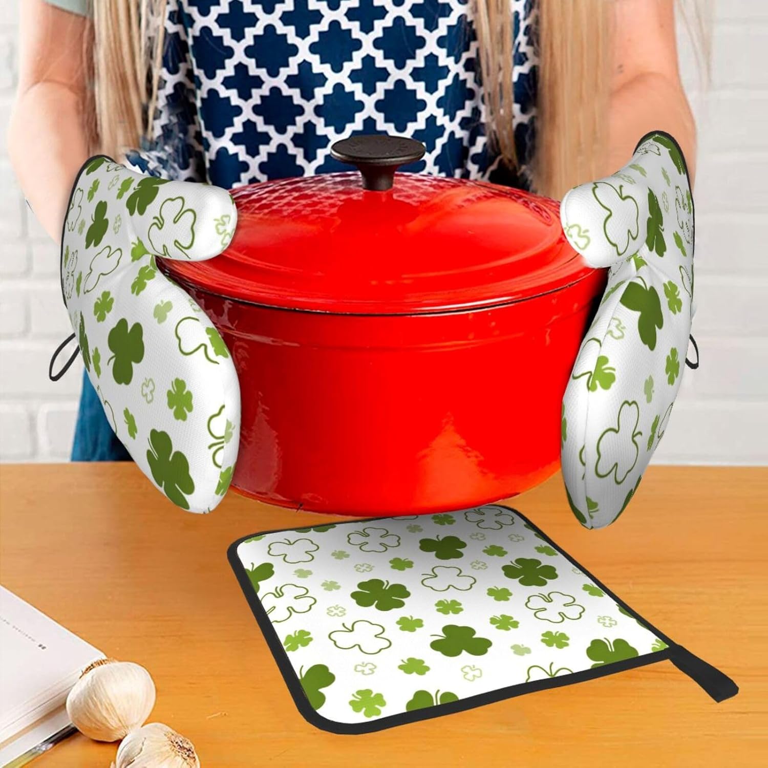St Patricks Day Heat-Resistant Oven Mitts Poholders Set