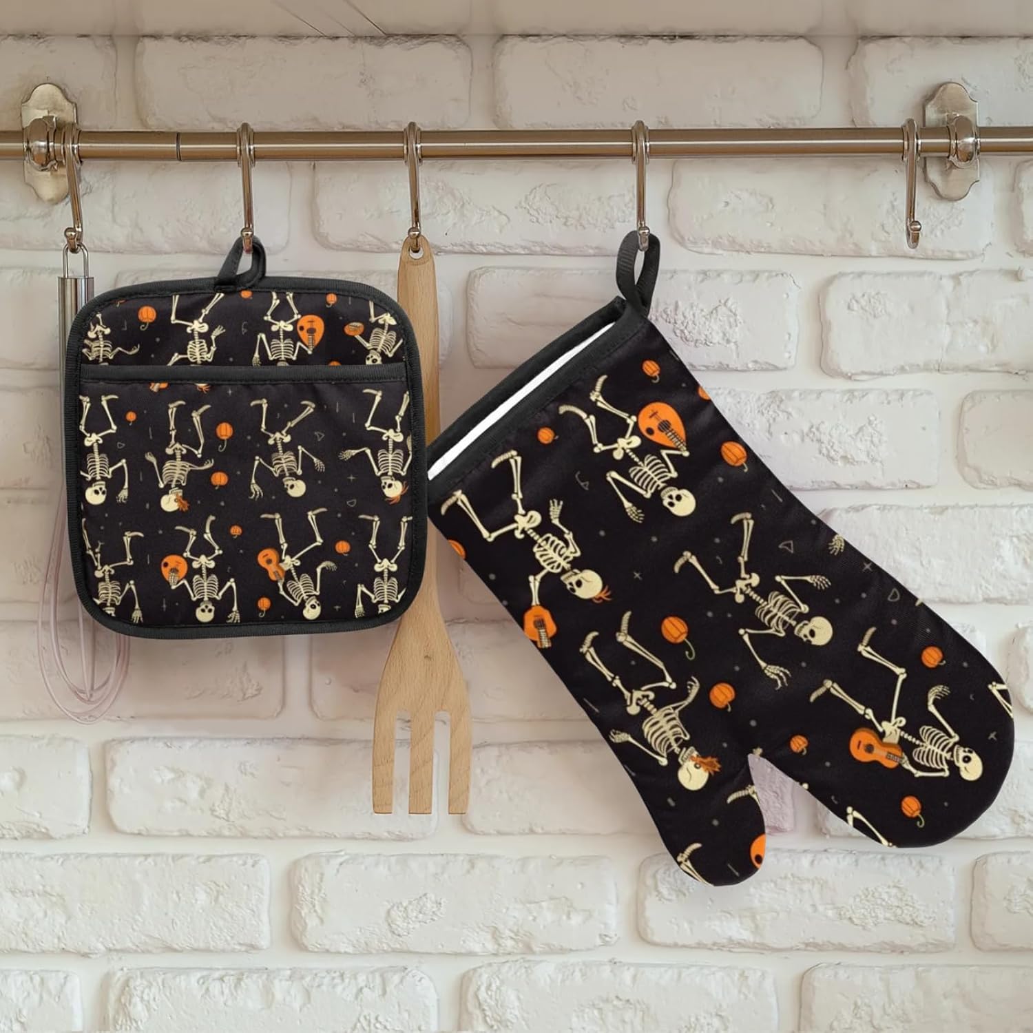 Aglebo Gigantic Halloween Skull Set Oven Mitts Pot Holders Heat-Resistant Safe