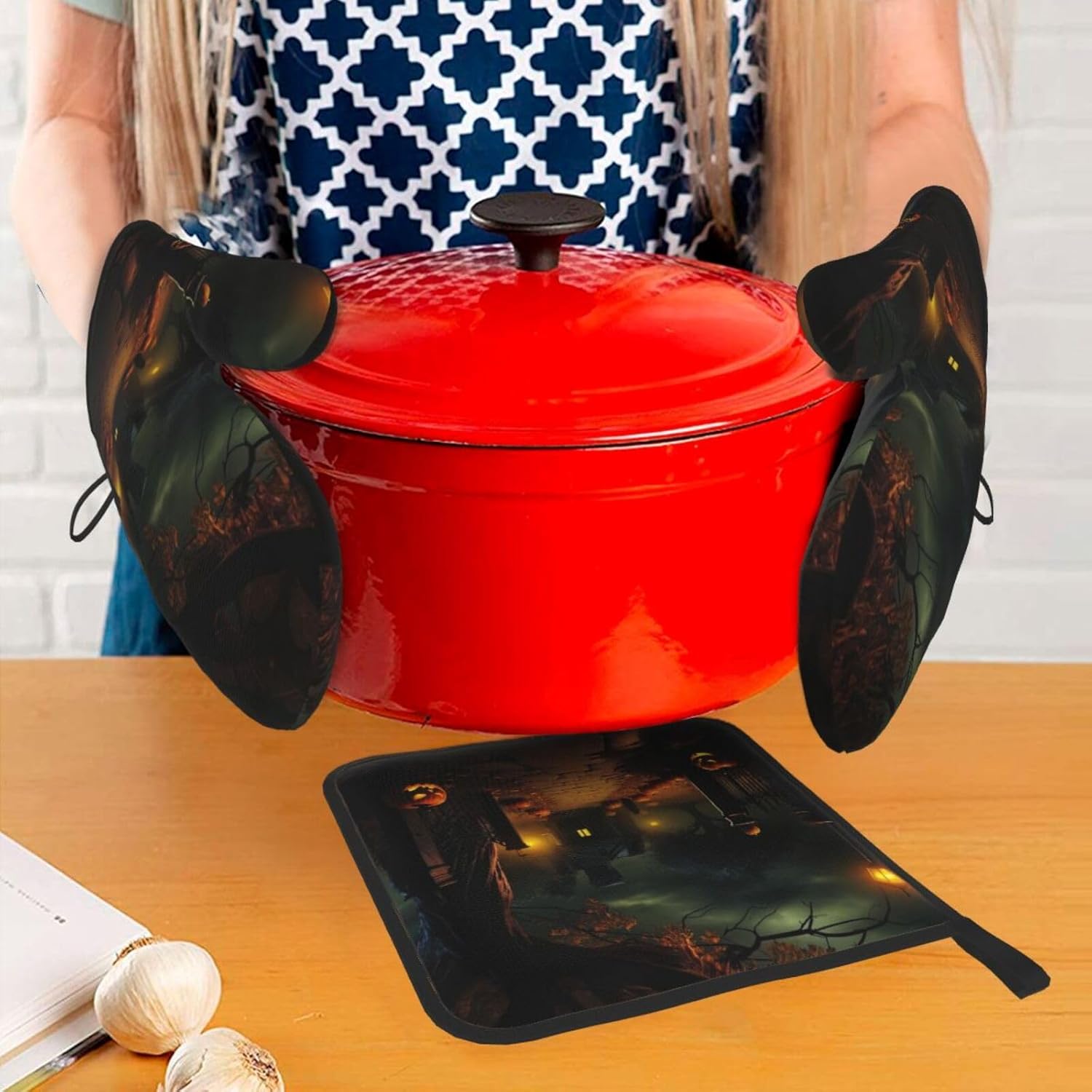 Adjustable Halloween Oven Mitts Pot Holders 3-Piece Heat-Resistant Set