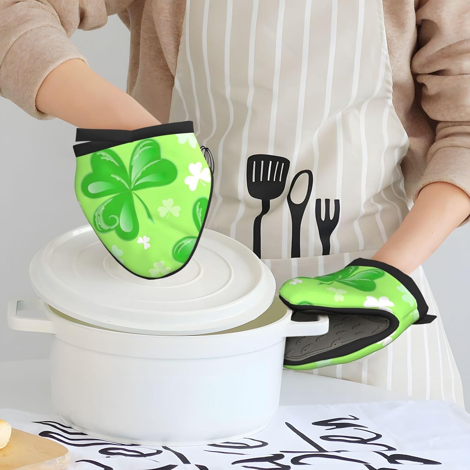Perfect Heat-Resistant Silicone Oven Mitts for Grilling and BBQ
