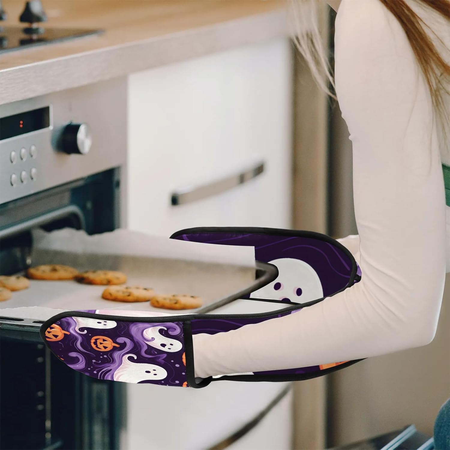 Pumpkin Ghost Heat-Resistant Oven Mitt