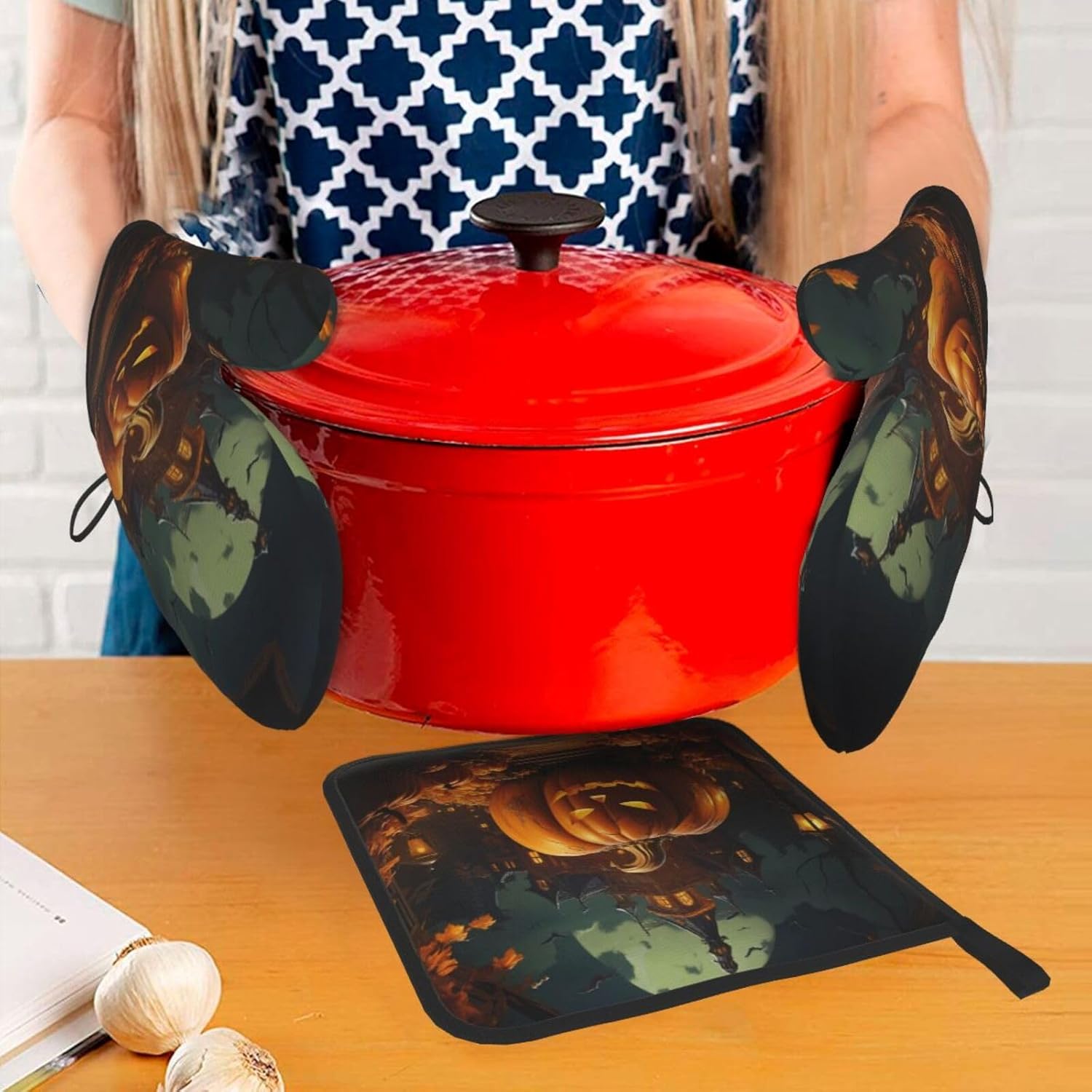XTUAG pumpkin Halloween oven mitts and pot holders 3 piece set