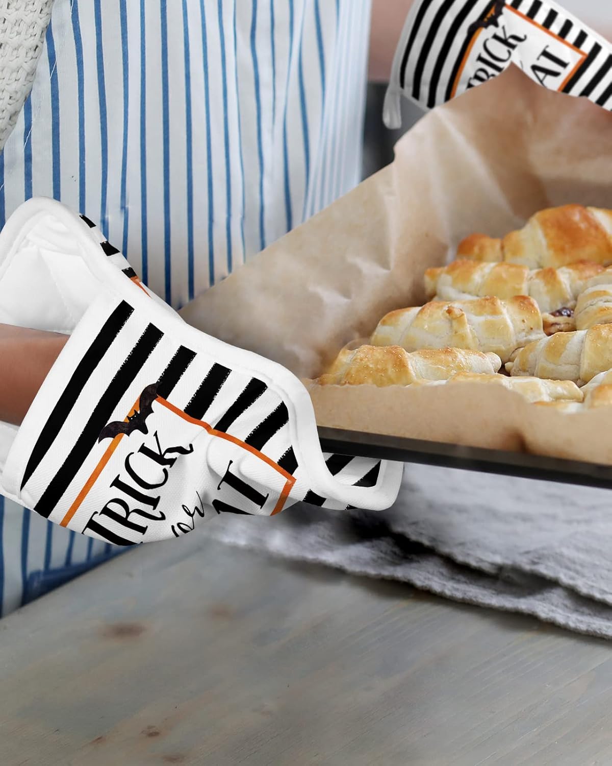 Spooktacular Halloween Bats Pot Holder Set with Pocket for Oven Mitts