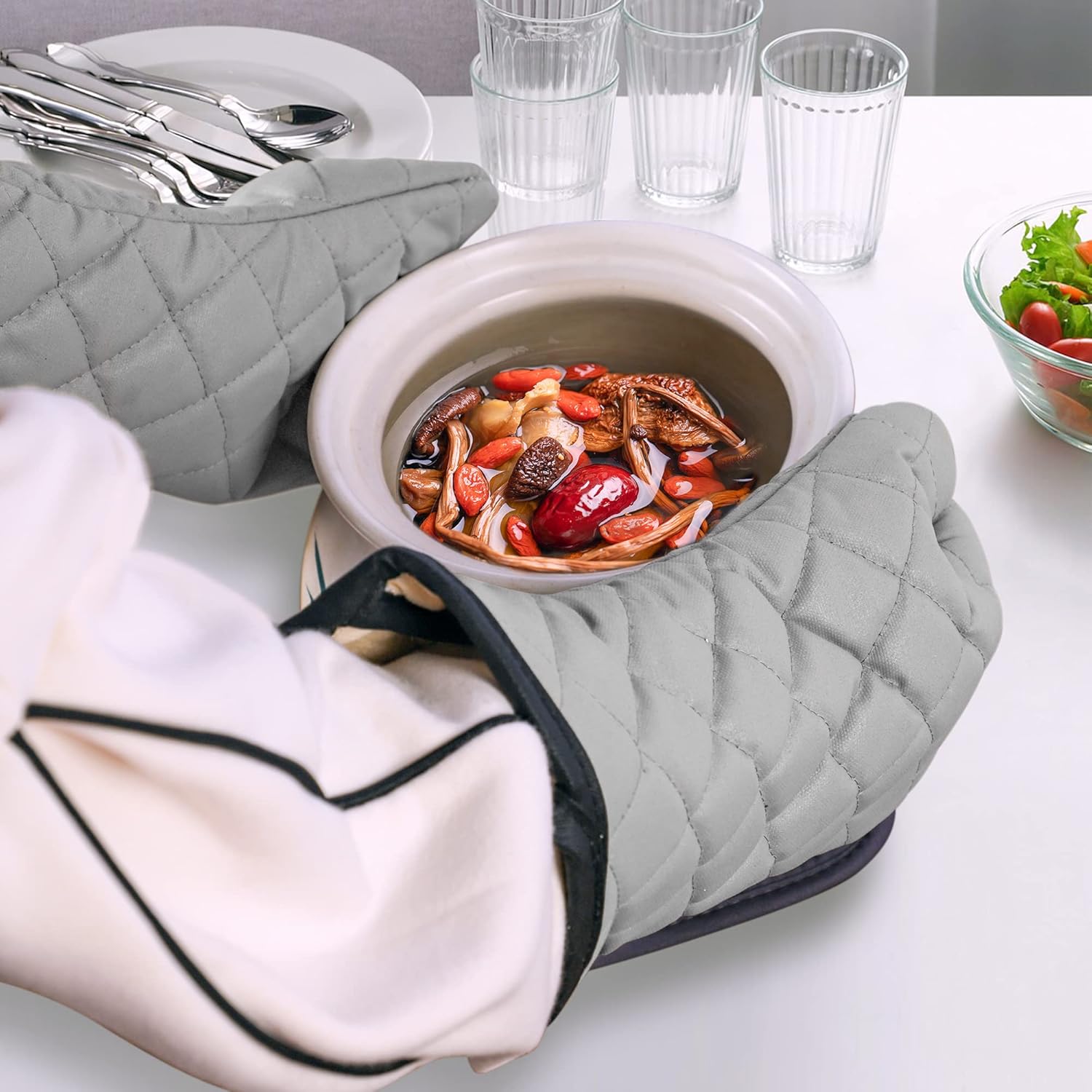 Flame Resistant Heat-Resistant Quilted Oven Mitt Set