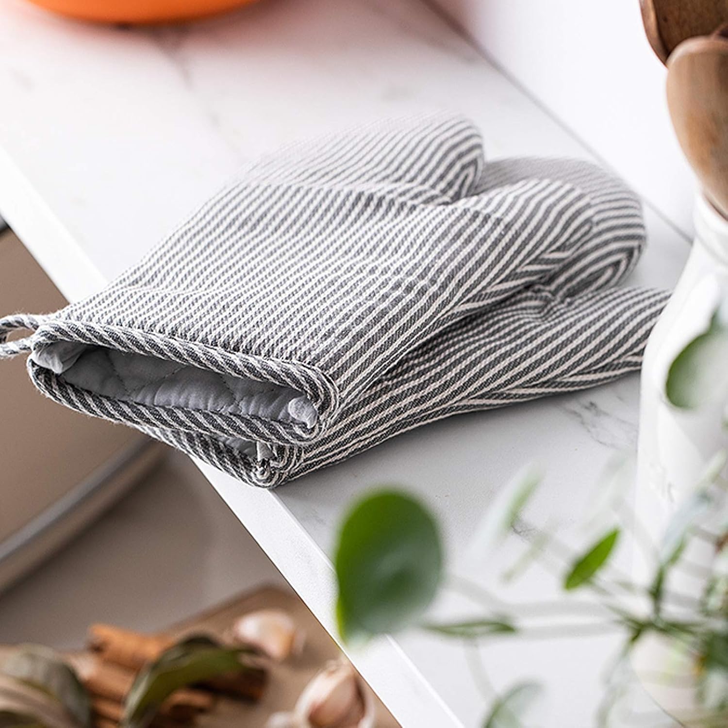 Safe Heat-Resistant 4-Piece Oven Mitts Pot Holders for Kitchen Use