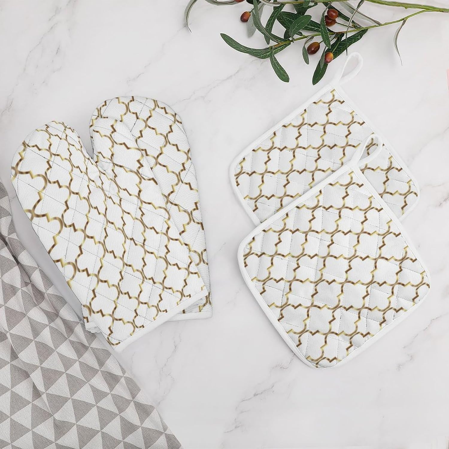 Curdesi Oven Mitts Set Heat Resistant 4PCS with Gold and White Quatrefoil Design