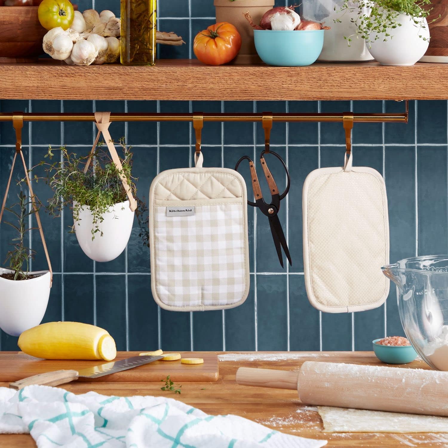 Durable Heat-Resistant 7x10 Gingham Pot Holder Set