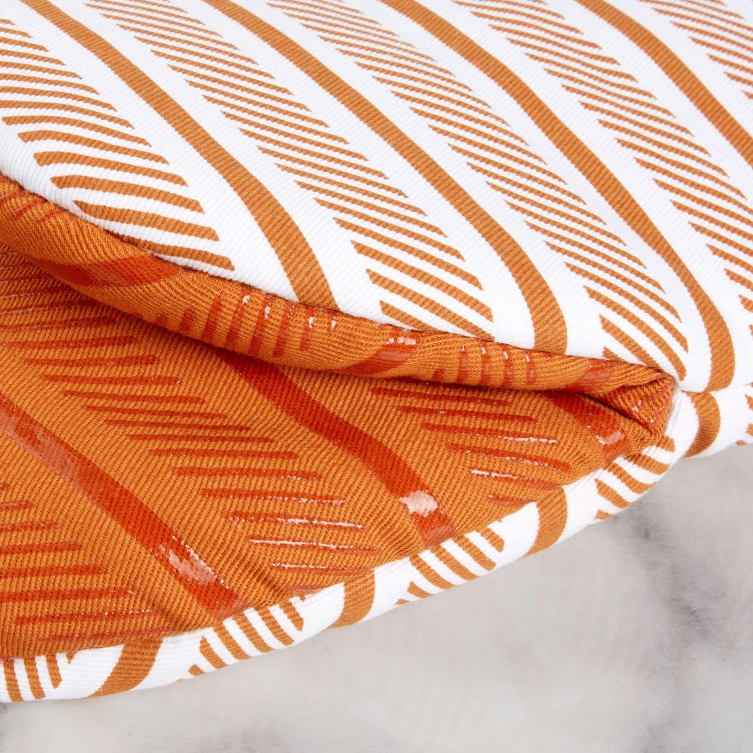 Oven mitts that keep your hands safe
