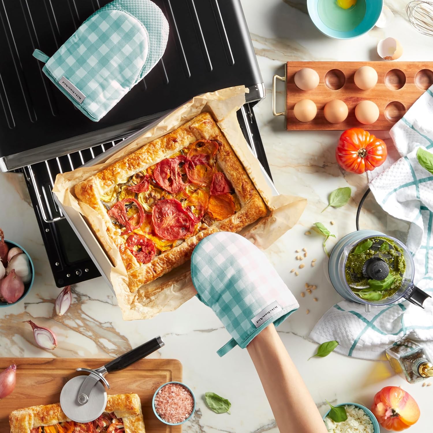 Heat-Resistant Oven Mitt Set for Kitchen Designers