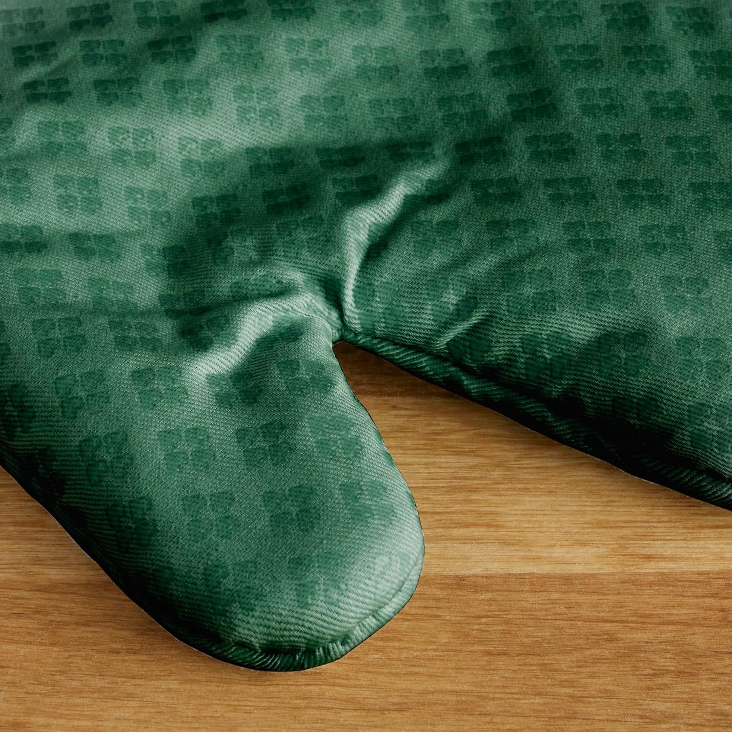 Safe Secure Oven Mitts Set for Kitchen Experts