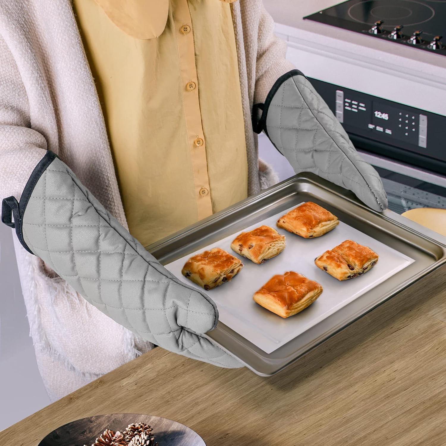 Flame Resistant Heat-Resistant Quilted Oven Mitt Set