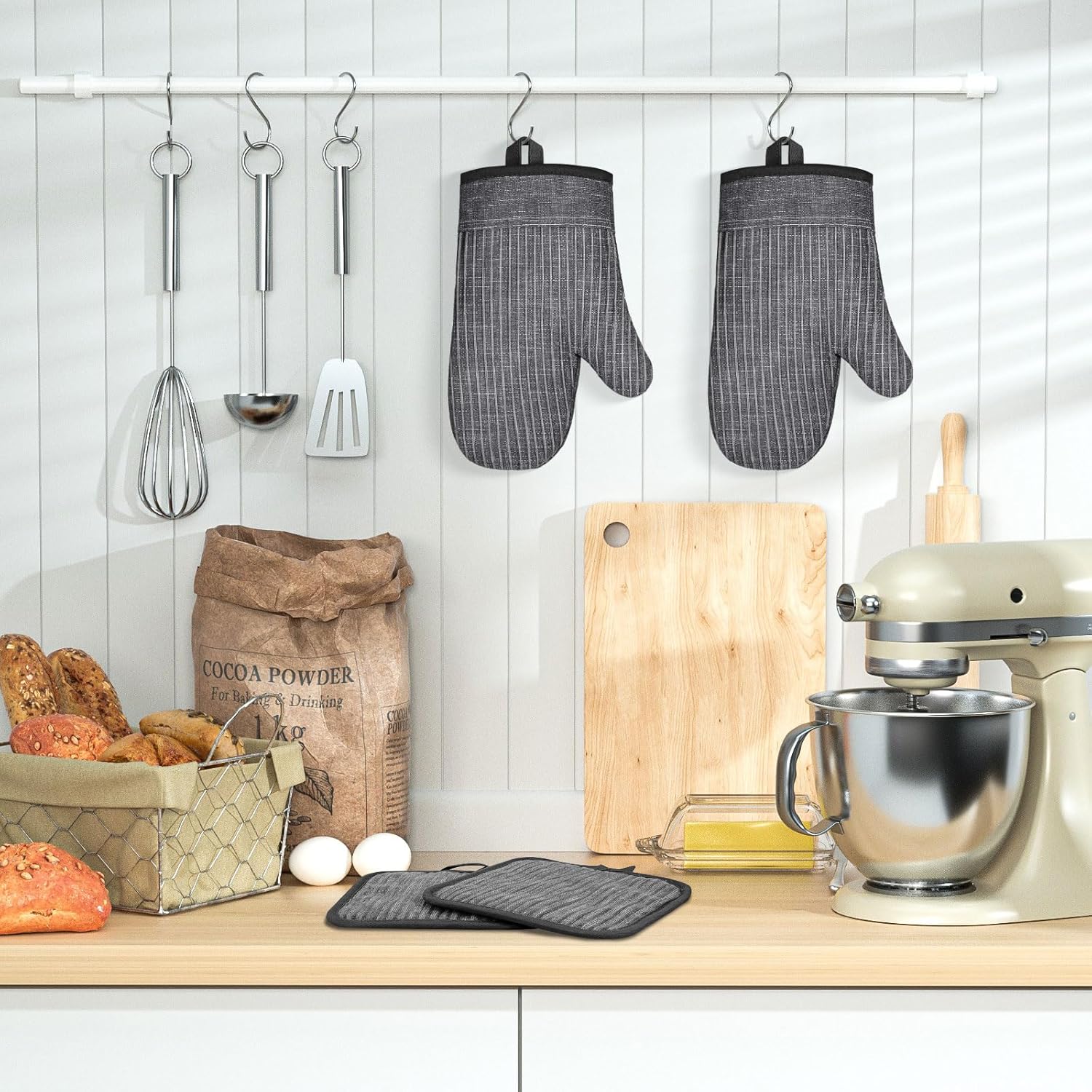 Cusira Premium Oven Mitts Pot Holder Set