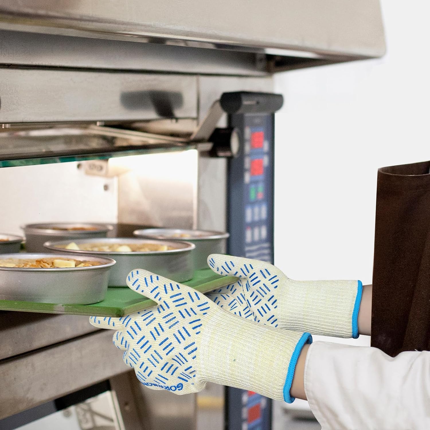 HEAT RESISTANT OVEN GLOVES