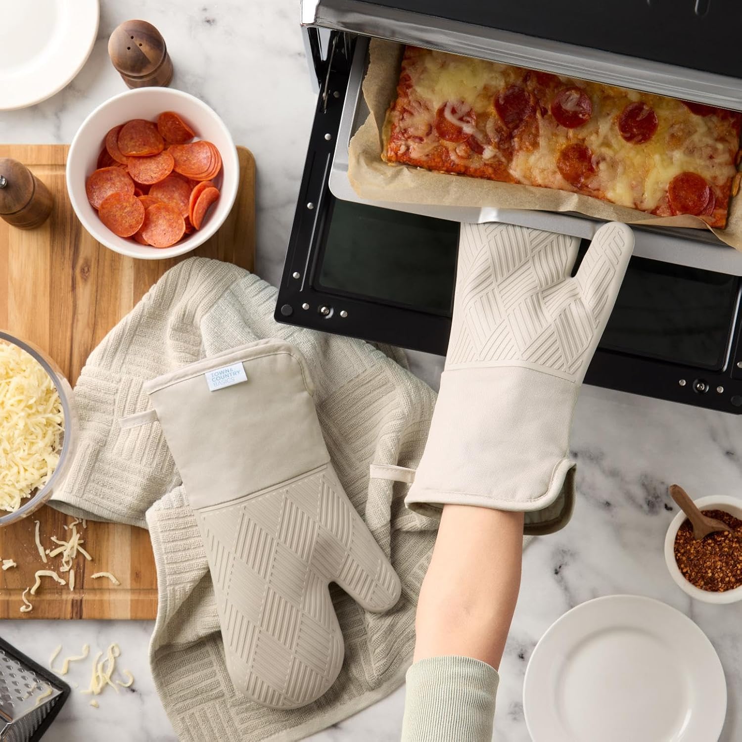 TOWN COUNTRY BASICS Silicone Oven Mitt 2-Pack Set