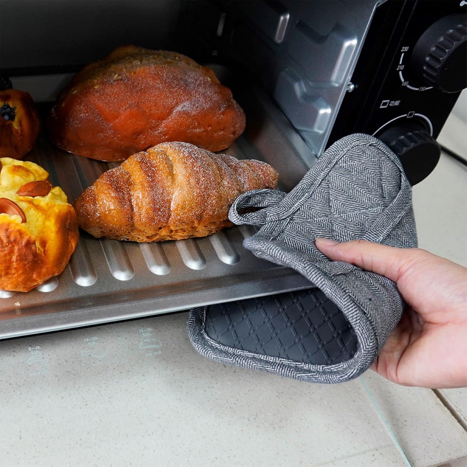 Safe Kitchen silicone pot holders 3-packs heat resistant BBQ and oven mitts