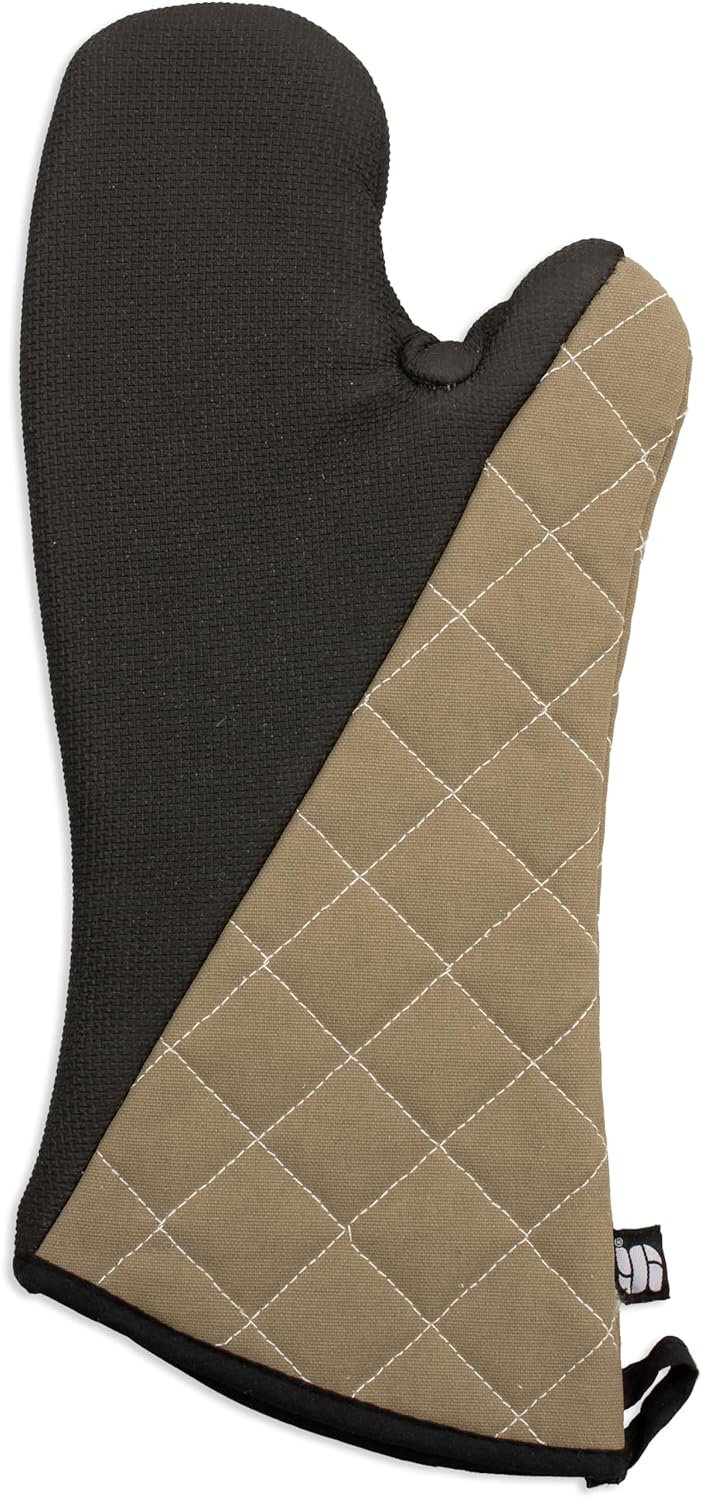 Oven mitt with temperature protection and ambidextrous grip