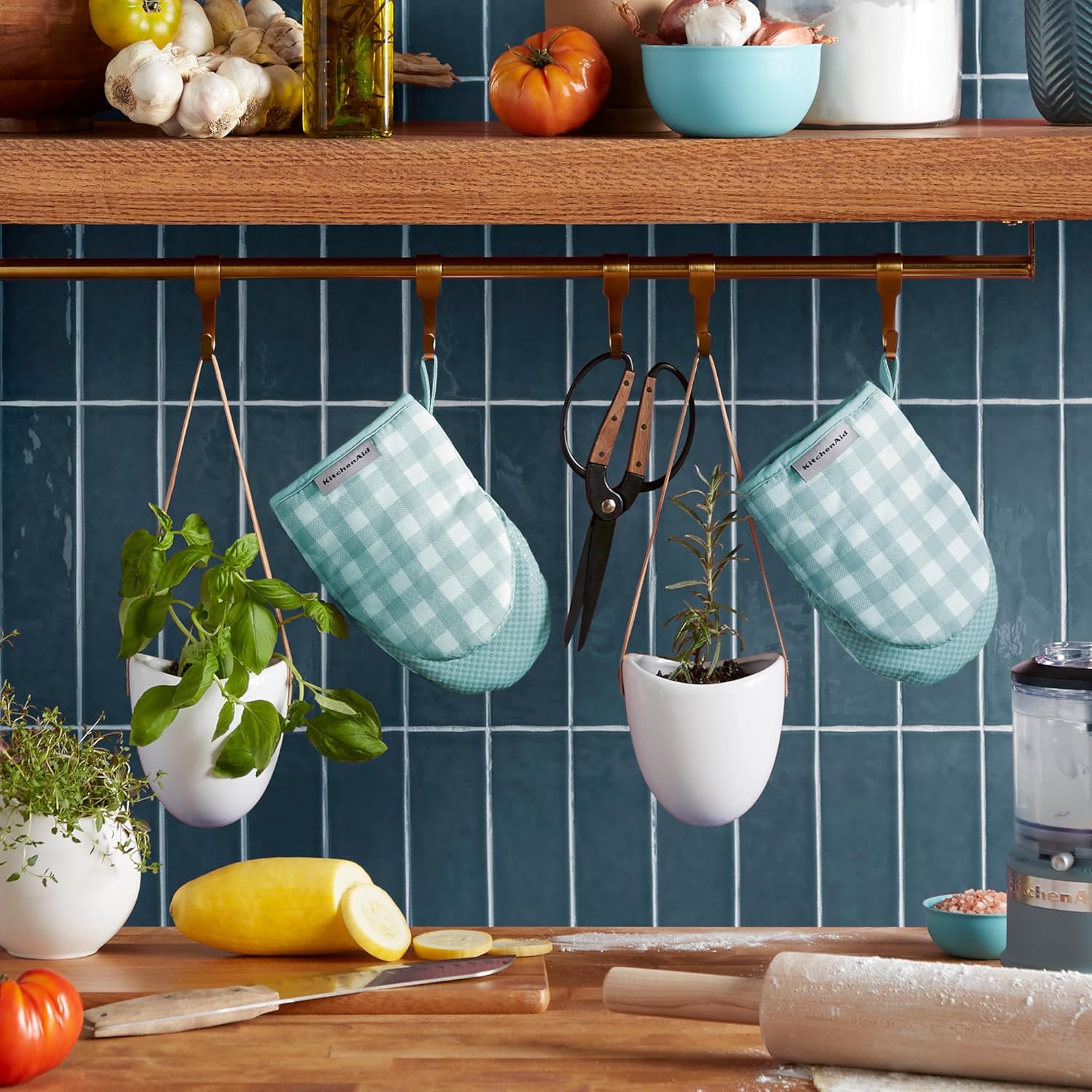 Heat-Resistant Oven Mitt Set for Kitchen Designers