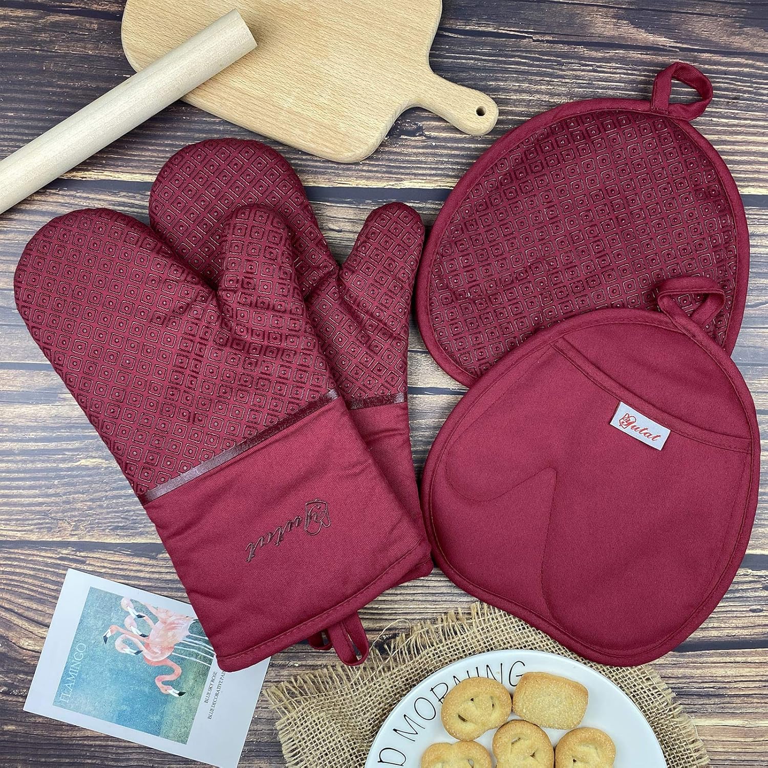 Yutat 4 Piece Oven Mitts and Pot Holders Set