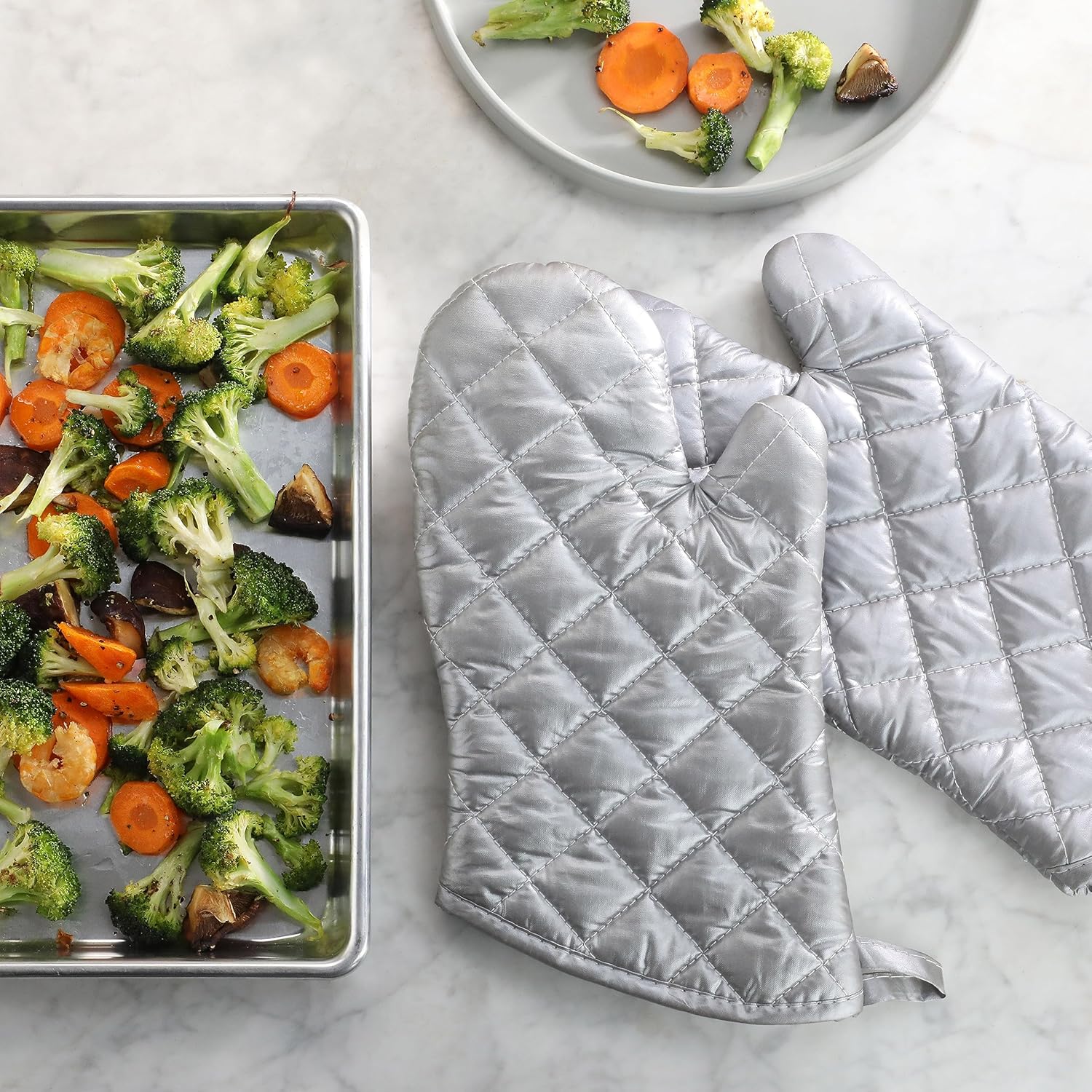 New Star Foodservice 1028652 Oven Mitts Set of 2 13-Inch