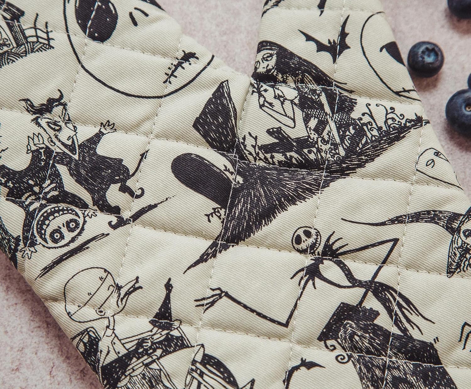 Warm Funny Halloween Oven Mitt Pot Holder Set
