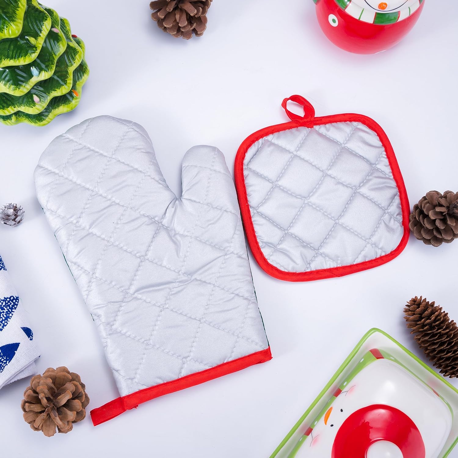 Merry Christmas Oven Mitts Pot Holder Set Chefs Helper