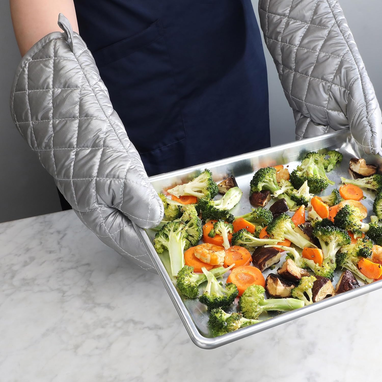New Star Foodservice 1028652 Oven Mitts Set of 2 13-Inch